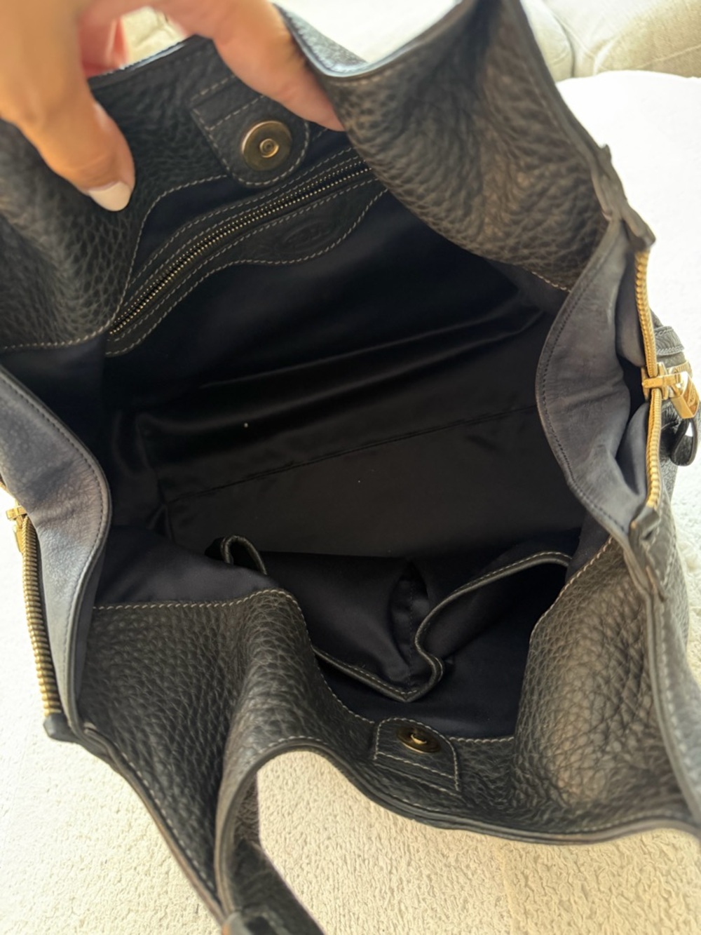 Tod's Black Leather Shoulder Bag with Gold Hardware - Picture 13 of 13